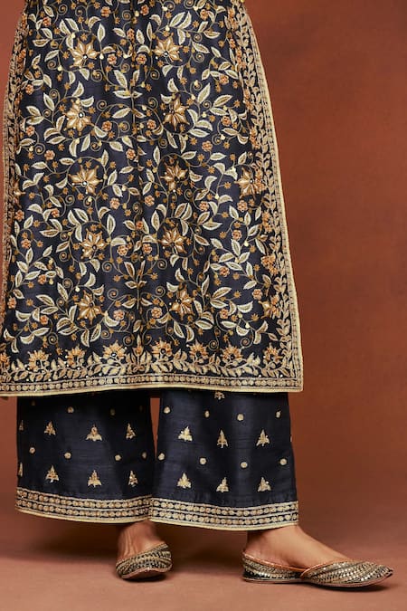 Sue Mue_Charcoal , Organza Embroidery, Beads, Taaj Floral Raw Kurta Set _Online_at_Aza_Fashions