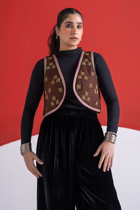 TA’Assur Sanaa Geometric Embroidered Koti Jacket 