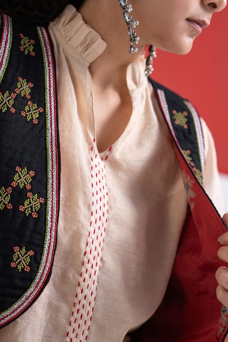 Buy_TA’Assur_Black Wool Embroidery Open Neck Sanaa Koti Jacket 