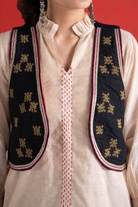 Shop_TA’Assur_Black Wool Embroidery Open Neck Sanaa Koti Jacket 
