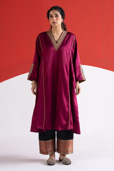TA’Assur Gul Placement Embroidered Phiran Kurta 