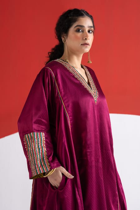 Buy_TA’Assur_Pink Embroidery, Sequins V-neck Gul Placement Phiran Kurta _Online_at_Aza_Fashions
