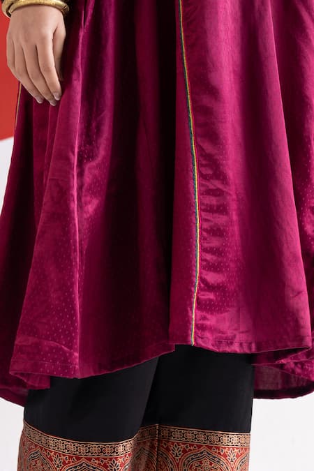 Shop_TA’Assur_Pink Embroidery, Sequins V-neck Gul Placement Phiran Kurta _Online_at_Aza_Fashions