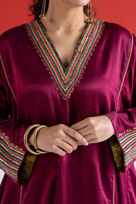 TA’Assur_Pink Embroidery, Sequins V-neck Gul Placement Phiran Kurta _at_Aza_Fashions