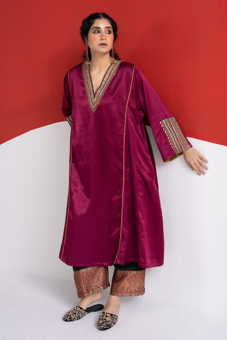 Buy_TA’Assur_Pink Embroidery, Sequins V-neck Gul Placement Phiran Kurta 