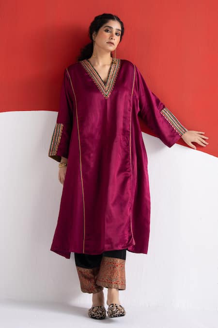 Shop_TA’Assur_Pink Embroidery, Sequins V-neck Gul Placement Phiran Kurta 