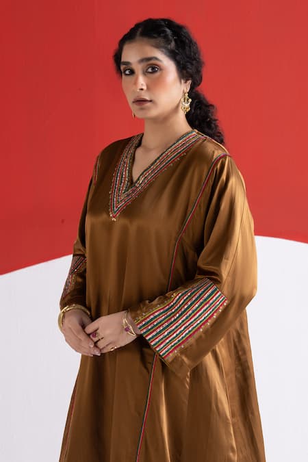 Buy TA’Assur Brown Embroidery, Sequins V-neck Gul Stripe Phiran Kurta Online at Aza Fashions Buy_TA’Assur_Brown Embroidery, Sequins V-neck Gul Stripe Phiran Kurta _Online_at_Aza_Fashions