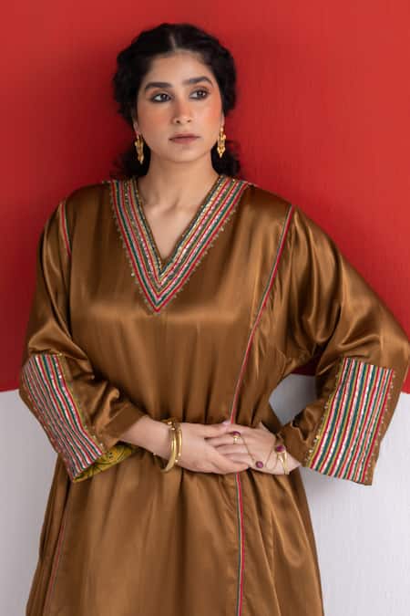 Shop TA’Assur Brown Embroidery, Sequins V-neck Gul Stripe Phiran Kurta Online at Aza Fashions Shop_TA’Assur_Brown Embroidery, Sequins V-neck Gul Stripe Phiran Kurta _Online_at_Aza_Fashions