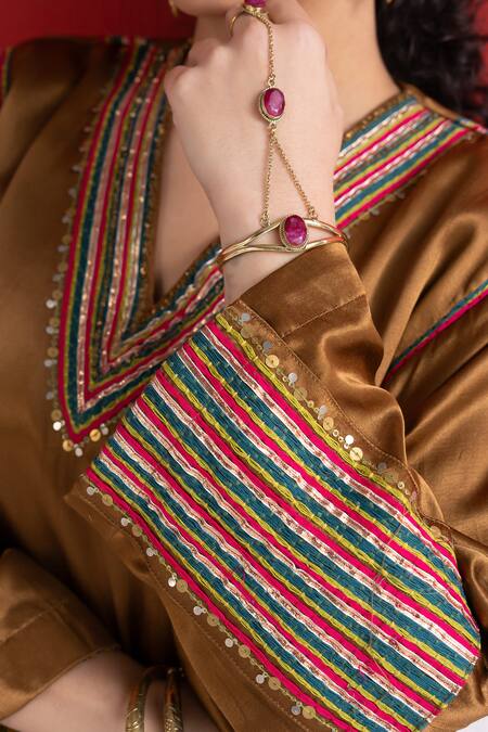 Shop TA’Assur Brown Embroidery, Sequins V-neck Gul Stripe Phiran Kurta Shop_TA’Assur_Brown Embroidery, Sequins V-neck Gul Stripe Phiran Kurta