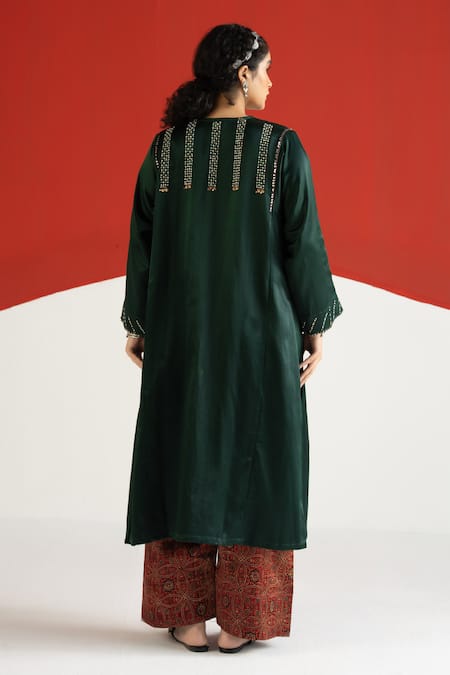 TA’Assur Gulnaaz Mirror Embroidered Phiran Kurta 