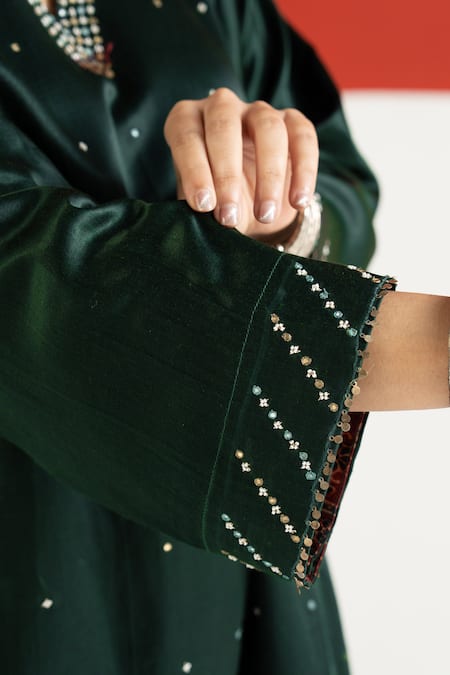 TA’Assur_Green Sequins, Embroidery V-neck Gulnaaz Mirror Phiran Kurta _Online_at_Aza_Fashions