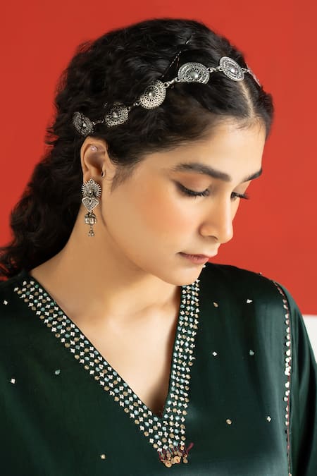 TA’Assur_Green Sequins, Embroidery V-neck Gulnaaz Mirror Phiran Kurta _at_Aza_Fashions