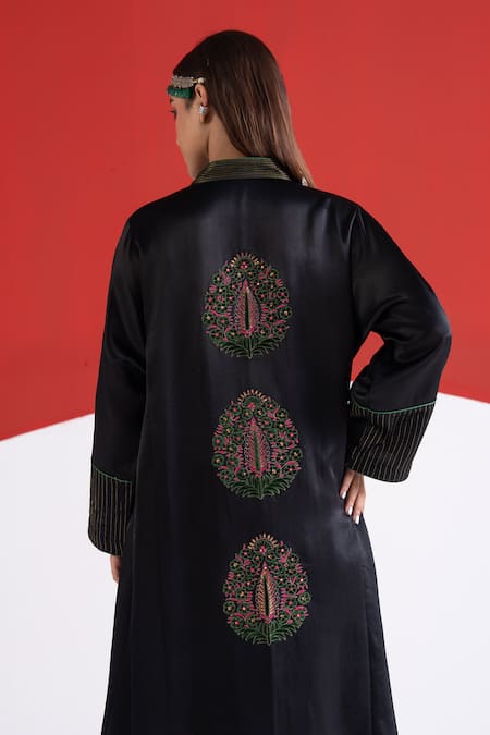 TA’Assur Black Embroidery, Zari V-neck Nikhar Phiran Kurta Online at Aza Fashions TA’Assur_Black Embroidery, Zari V-neck Nikhar Phiran Kurta _Online_at_Aza_Fashions