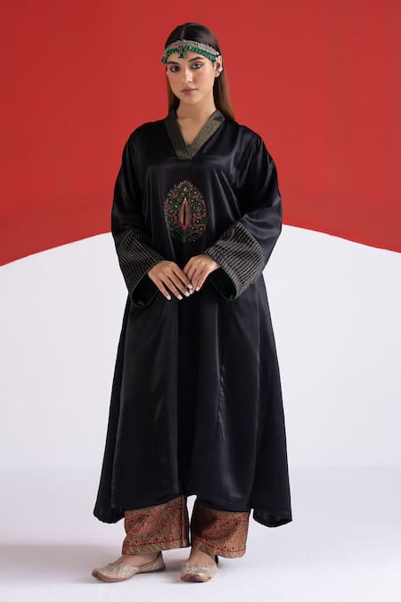 Buy TA’Assur Black Embroidery, Zari V-neck Nikhar Phiran Kurta Online at Aza Fashions Buy_TA’Assur_Black Embroidery, Zari V-neck Nikhar Phiran Kurta _Online_at_Aza_Fashions