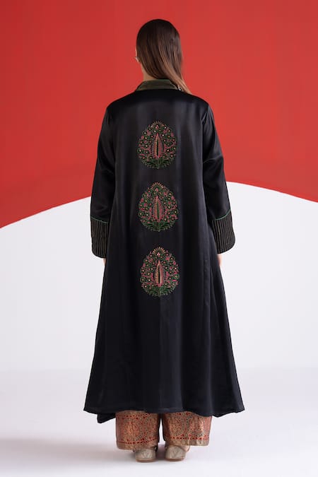 TA’Assur Nikhar Embroidered Phiran Kurta 