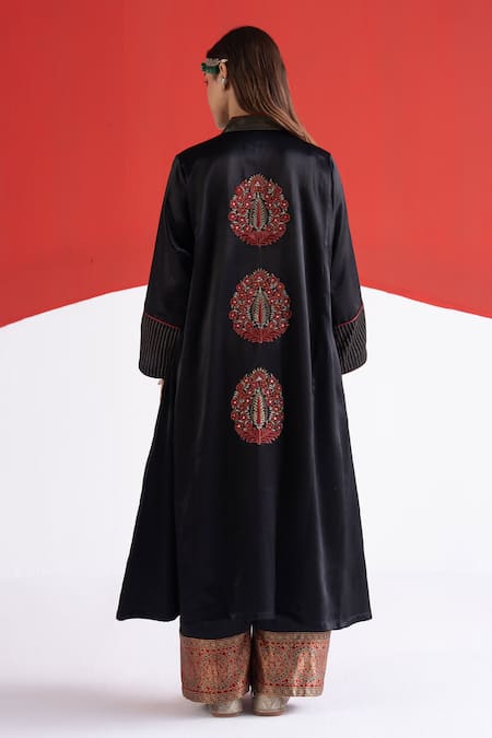 TA’Assur Nikhar Embroidered Phiran Kurta 