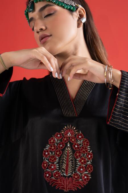 Buy TA’Assur Black Embroidery, Sequins Split V-neck Nikhar Phiran Kurta Online at Aza Fashions Buy_TA’Assur_Black Embroidery, Sequins Split V-neck Nikhar Phiran Kurta _Online_at_Aza_Fashions
