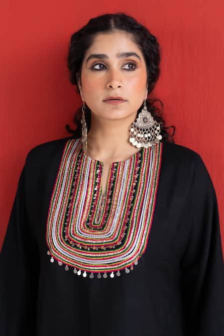 TA’Assur_Black Wool Embroidery, Sequins, Mirrors Split V-neck Zubaida Phiran Kurta _Online_at_Aza_Fashions