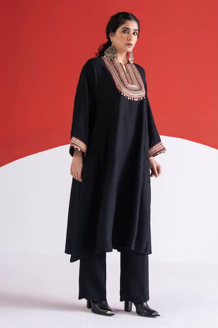TA’Assur Zubaida Embroidered Phiran Kurta 