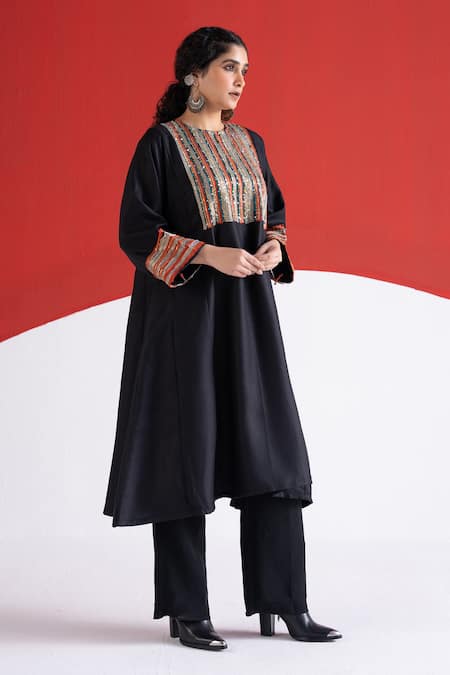 TA’Assur Soophiya Embellished Phiran Kurta 