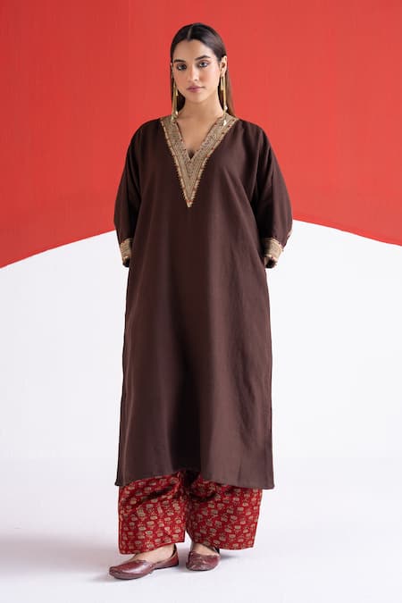 TA’Assur Roha Embroidered Phiran Kurta 