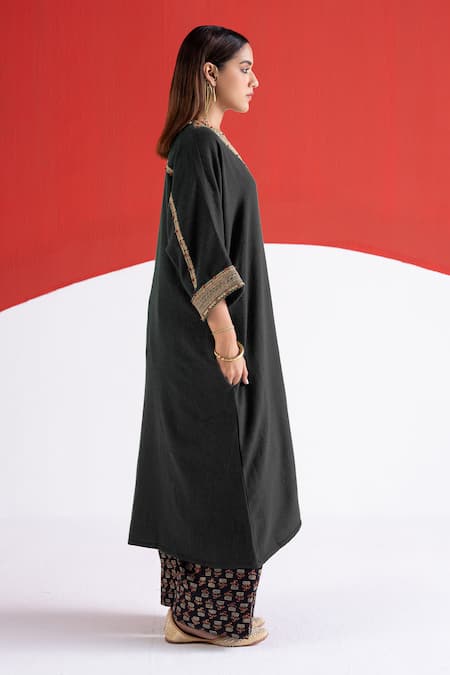 TA’Assur Black Wool Embroidery, Beads V-neck Roha Neckline Phiran Kurta Online at Aza Fashions TA’Assur_Black Wool Embroidery, Beads V-neck Roha Neckline Phiran Kurta _Online_at_Aza_Fashions