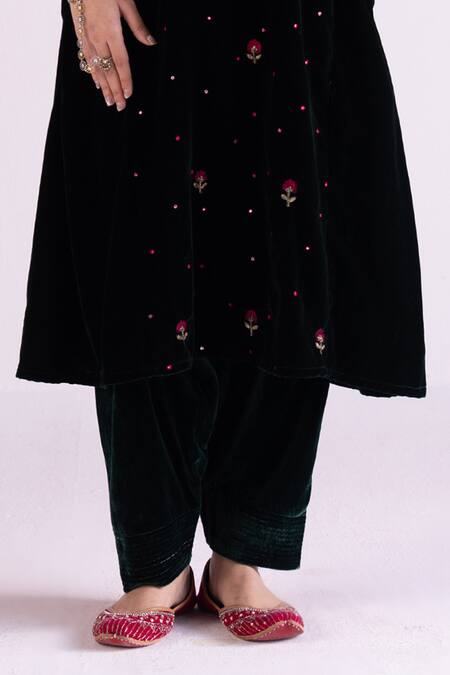 Buy TA’Assur Green Velvet, Silk Embroidery, Sequins V-neck Rosy Phiran Kurta Online at Aza Fashions Buy_TA’Assur_Green Velvet, Silk Embroidery, Sequins V-neck Rosy Phiran Kurta _Online_at_Aza_Fashions