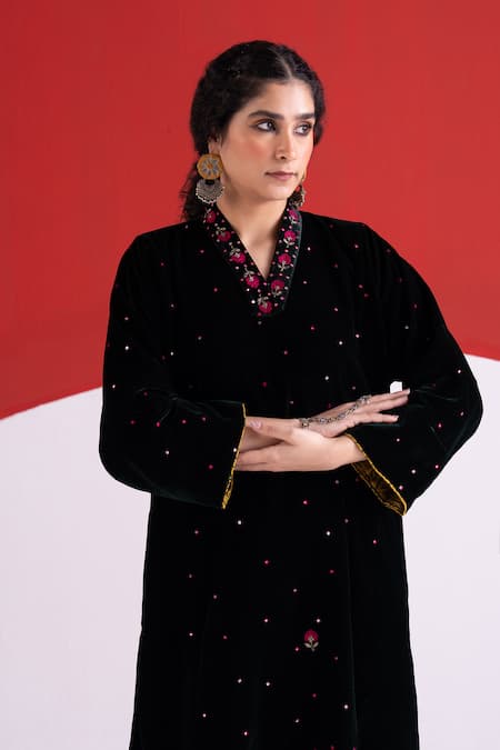 Shop TA’Assur Green Velvet, Silk Embroidery, Sequins V-neck Rosy Phiran Kurta Online at Aza Fashions Shop_TA’Assur_Green Velvet, Silk Embroidery, Sequins V-neck Rosy Phiran Kurta _Online_at_Aza_Fashions