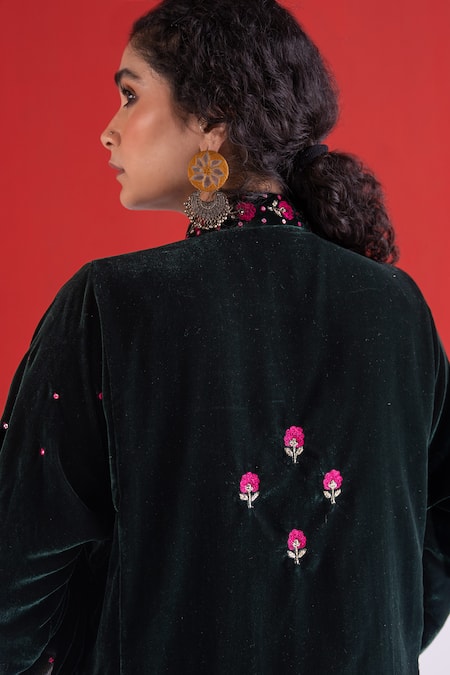 Buy TA’Assur Green Velvet, Silk Embroidery, Sequins V-neck Rosy Phiran Kurta Buy_TA’Assur_Green Velvet, Silk Embroidery, Sequins V-neck Rosy Phiran Kurta