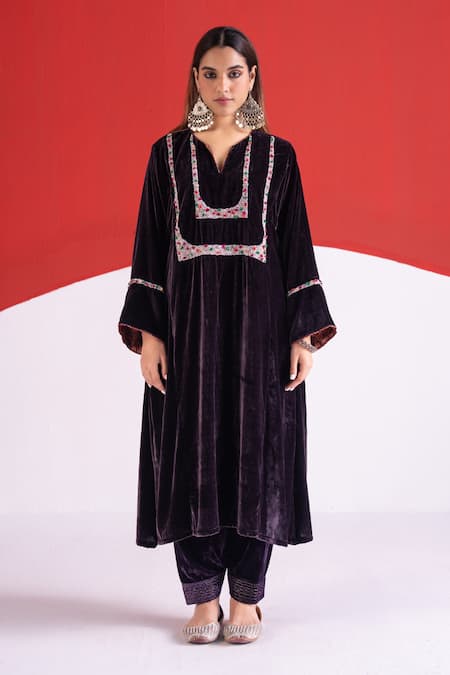 TA’Assur Blue Velvet Sequins, Embroidery Split V-neck Eza Phiran Kurta at Aza Fashions TA’Assur_Blue Velvet Sequins, Embroidery Split V-neck Eza Phiran Kurta _at_Aza_Fashions