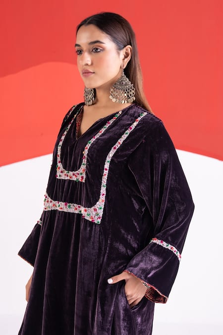 Buy TA’Assur Blue Velvet Sequins, Embroidery Split V-neck Eza Phiran Kurta Buy_TA’Assur_Blue Velvet Sequins, Embroidery Split V-neck Eza Phiran Kurta