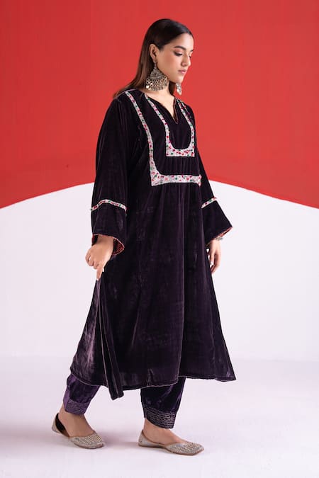 Shop TA’Assur Blue Velvet Sequins, Embroidery Split V-neck Eza Phiran Kurta Shop_TA’Assur_Blue Velvet Sequins, Embroidery Split V-neck Eza Phiran Kurta