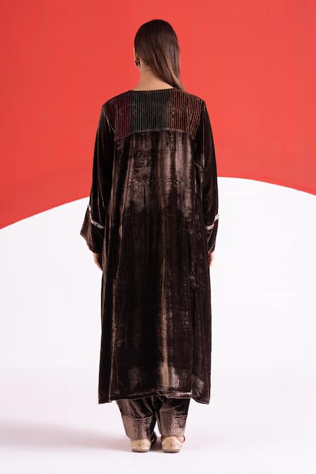 TA’Assur Eza Velvet Embroidered Phiran Kurta