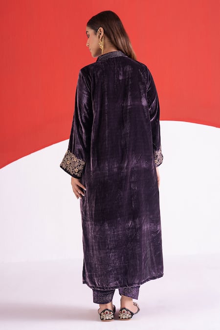 TA’Assur Ruhani Velvet Embroidered Phiran Kurta