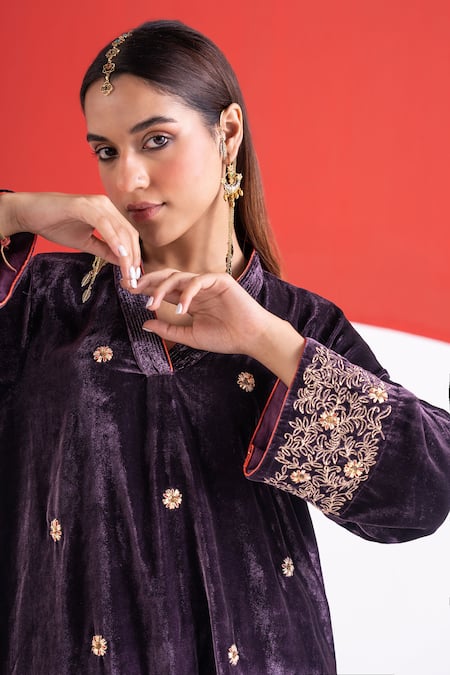 Buy_TA’Assur_Purple Velvet Embroidery, Zari, Metallic Thread V-neck Ruhani Phiran Kurta 