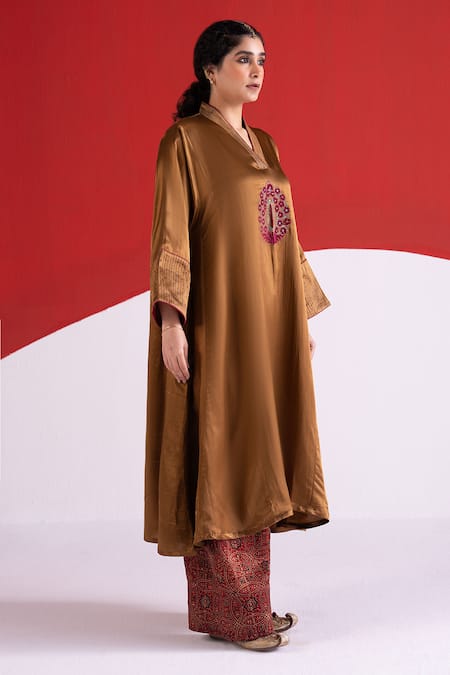 TA’Assur_Brown Embroidery, Sequins, Beads V-neck Nikhar Floral Phiran Kurta _Online_at_Aza_Fashions