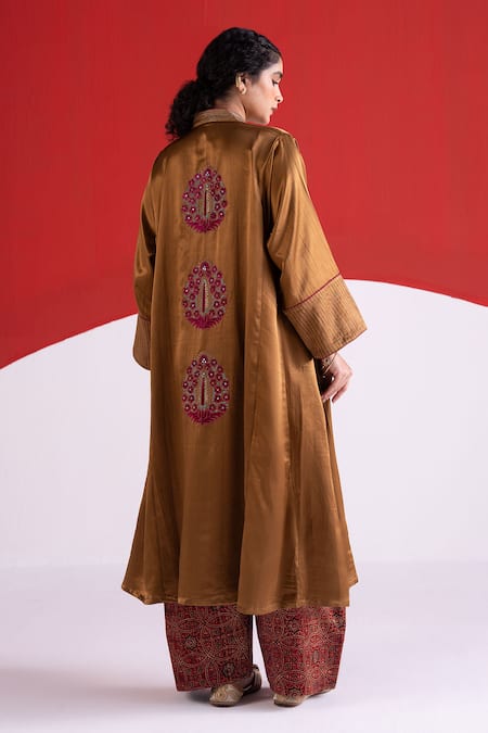 TA’Assur Nikhar Floral Embroidered Phiran Kurta