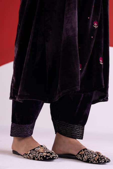 Buy_TA’Assur_Purple Velvet, Silk Embroidery, Sequins V-neck Rosy Floral Phiran Kurta _Online_at_Aza_Fashions