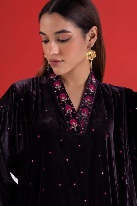 TA’Assur_Purple Velvet, Silk Embroidery, Sequins V-neck Rosy Floral Phiran Kurta _at_Aza_Fashions