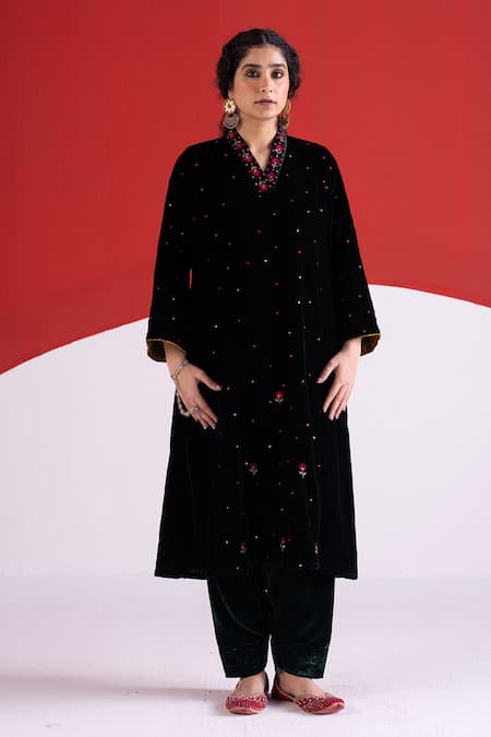 TA’Assur_Black Silk, Velvet Embroidery, Sequins Split V-neck Rosy Work Phiran Kurta _Online_at_Aza_Fashions