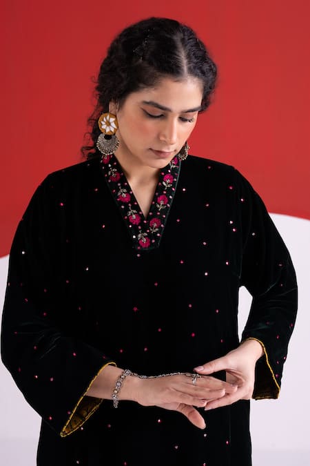 Buy_TA’Assur_Black Silk, Velvet Embroidery, Sequins Split V-neck Rosy Work Phiran Kurta _Online_at_Aza_Fashions