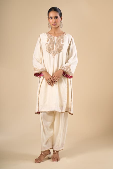 Sheetal Batra_White Embroidery, Zari Round Neck Kurta And Pant Set _Online_at_Aza_Fashions