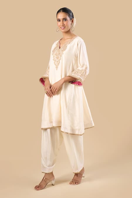 Sheetal Batra_White Embroidery, Piping V-neck Placement Kurta And Pant Set _Online_at_Aza_Fashions