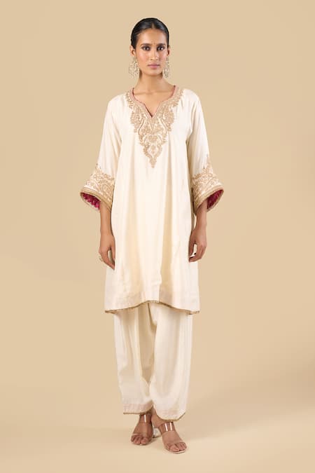 Buy_Sheetal Batra_White Embroidery, Piping V-neck Placement Kurta And Pant Set _Online_at_Aza_Fashions