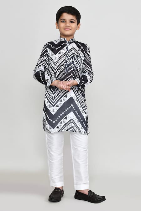 Buy_Petite Pomme_Black Georgette, Silk Printed Zigzag Kurta And Pant Set _Online_at_Aza_Fashions