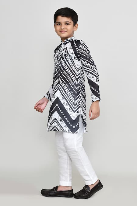 Shop_Petite Pomme_Black Georgette, Silk Printed Zigzag Kurta And Pant Set _Online_at_Aza_Fashions