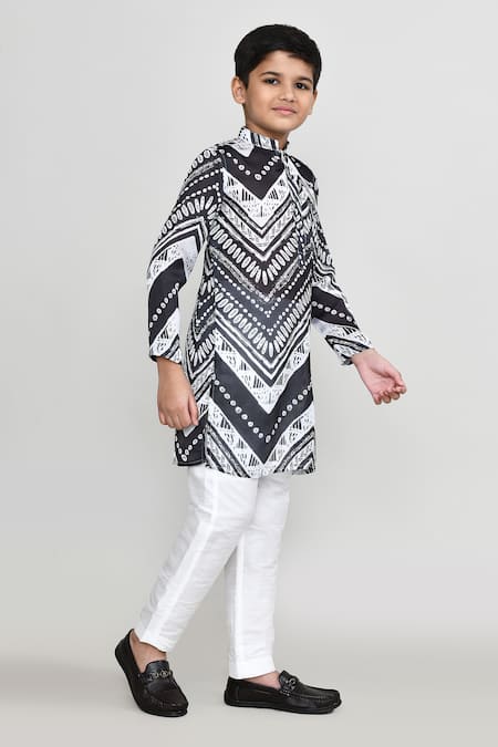 Petite Pomme_Black Georgette, Silk Printed Zigzag Kurta And Pant Set _at_Aza_Fashions