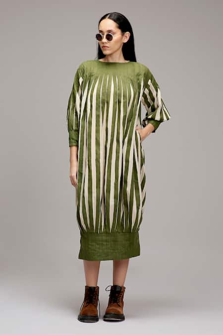 MATI_1 Vertical Stripe Pleated Midi Dress 