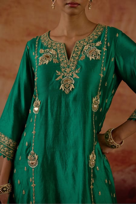 Buy Vinita Bhansali Green , Organza Embroidery, Zari, Sequins Split V-neck Vanhi Kurta Set Online at Aza Fashions Buy_Vinita Bhansali_Green , Organza Embroidery, Zari, Sequins Split V-neck Vanhi Kurta Set _Online_at_Aza_Fashions