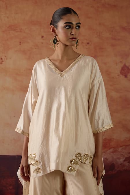 Buy_Vinita Bhansali_Off White Silk Embroidery, Zari V-neck Aabhya Peplum Top With Sharara _Online_at_Aza_Fashions